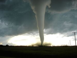 800px-F5 tornado Elie Manitoba 2007.jpg