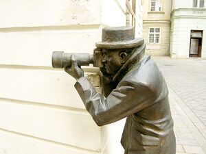 800px-Bratislava Bronze Paparazzo.jpg